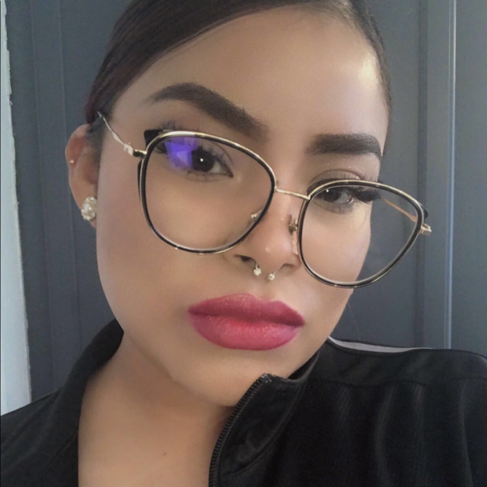 Meet your Posher, Nayeli